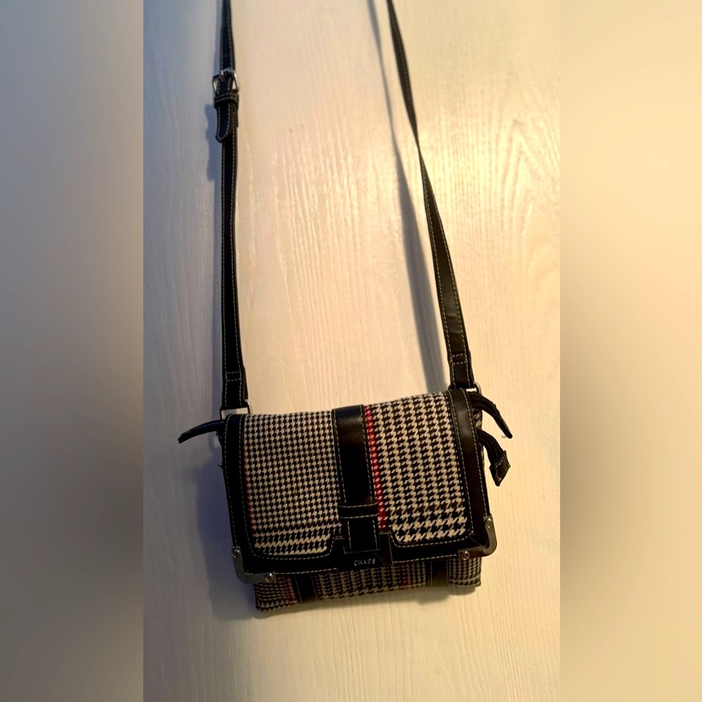 Chaps crossbody EUC
